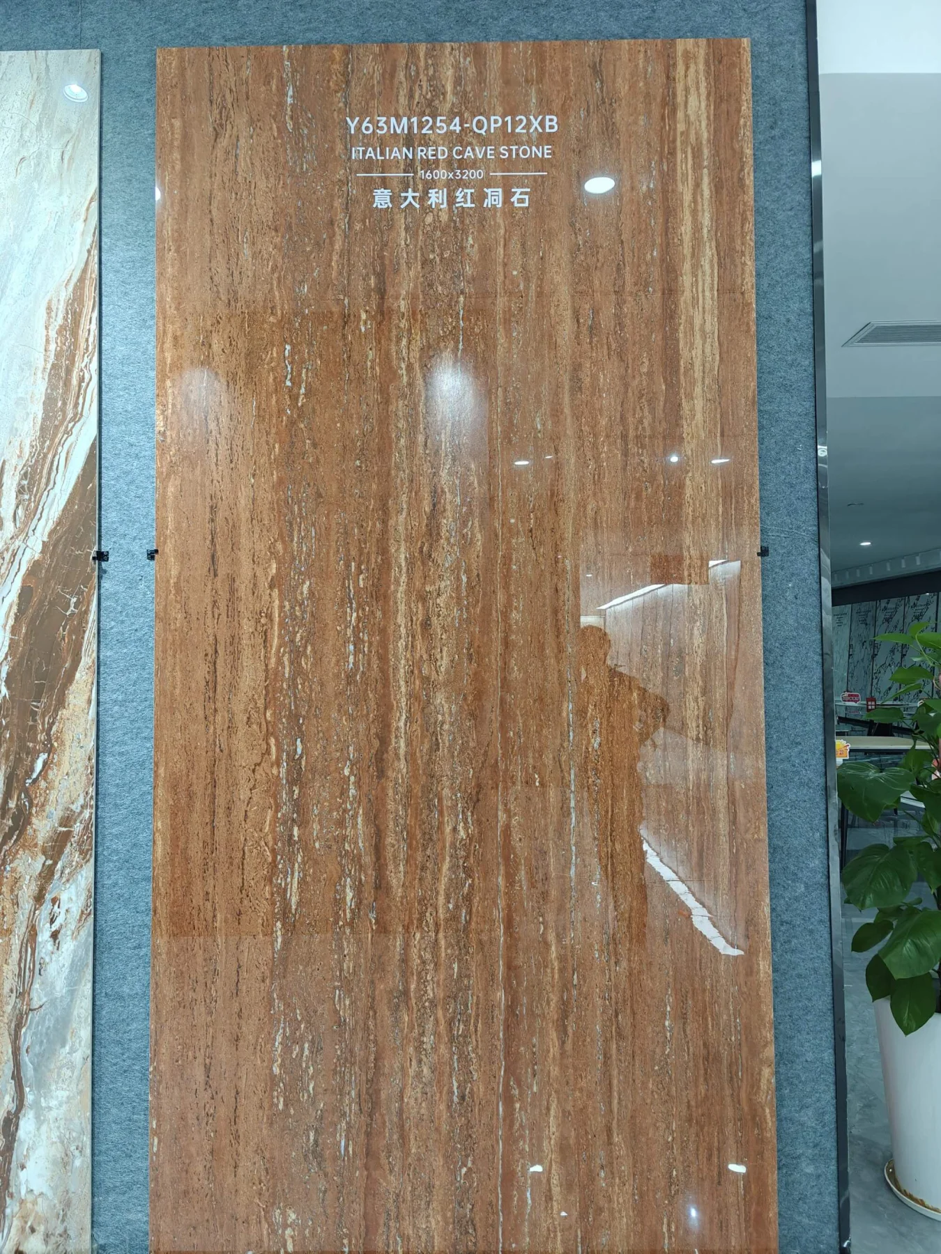 Italian Red Travertine — Product photograph